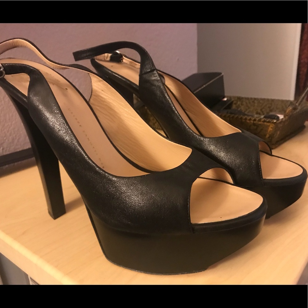 Giuseppe Zanotti sling back peep toes leather.